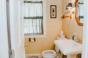 Ce deux chambres propre et adorable, 1 1/2 salle de bain chalet est des vacances parfaites rendez-vous loin! - Image 4