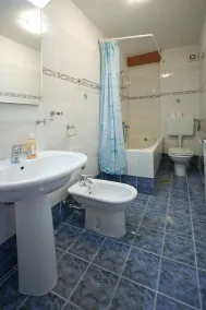 Spacious and fully equipped one bedroom apartment in a great location in Porec near the beach - Image 2