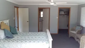 Family and pet friendly beach holiday home    Lake Tabourie - Image 3