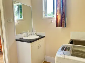 Tropical Hibiscus Caravan Park - Image 2