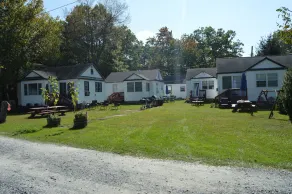 Charming Lakefront Cottages with private lake access. - Image 2