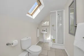 Spacious 5BRM Townhouse – Ideal for Contractors, Corporate Stays & Family Visits - Image 4
