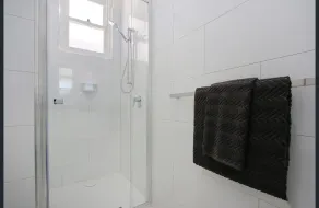 Newly renovated, dog-friendly, 5 minute walk to town! - Image 4
