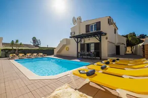 Villa with pool and BBQ in Oura - Image 5