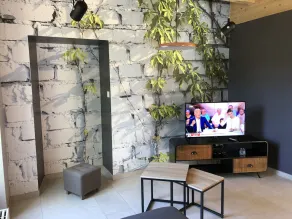 Komfortabelt hus og pæn udsmykning, udsigt over Sioule-dalen. WiFi. - Image 2