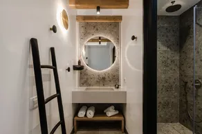 Vineyard Exclusive Suites - Image 5