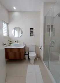Stunning 3 bedroom townhouse, 5 minute walk to Dover Beach and The Gap. - Image 3