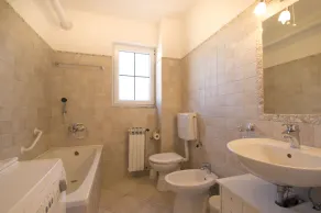 Comfortable and charming apartment, beside the nature park - Image 3