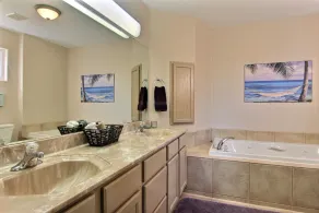 ** Blick auf das Wasser ** Blick auf den Pool ** Spaziergang zum Strand ** - 3 BR 2. 5 BTH - 8 Personen - Image 4