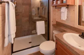 076 Tiny Home near Grand Canyon South Rim Sleeps 8 - Image 2
