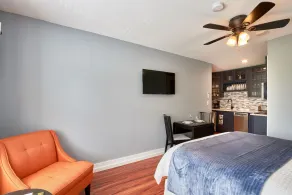 Modern Studio in  Downtown Newberg - Suite #2 - Image 5