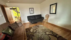 Eagle Peak Guesthouse/ 2 room suite with kitchenette - Image 3