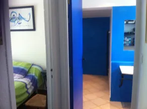 Pied dans l'eau, une jolie maison bleue .. - Image 5