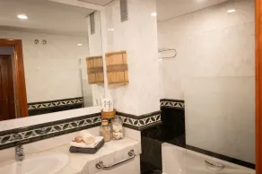 Sea view apartment 4pax with pool near the beach - Image 4