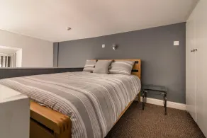 Platform City Studio Apartment - Image 5