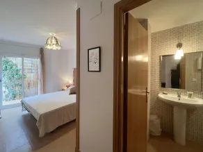 Small apartment in the center of Begur with parking - Image 5