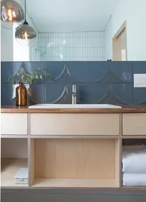Minimalist desert retreat - Image 4