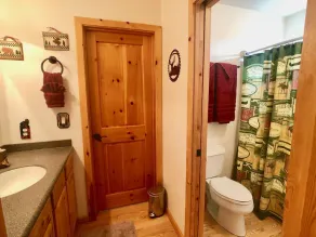 Majestic Mountain Getaway - Jenson's TreeHouse, a Spacious Cabin Retreat. - Image 2