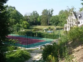 Hus med pool & tennis adgang mellem skov og flod nær Fontainebleau - Image 2