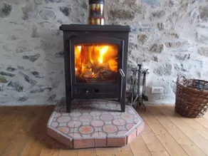 Smuk renoveret stenstald med storslået udsigt! Rolig landsby - Image 2