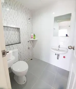 Samutsakorn Apartment - Image 5