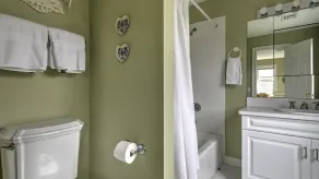 Contemporary Southampton Village Home Walking Distance to Town, Pool,... - Image 5