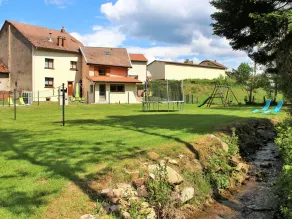 Charming Family Cottage with Private Pool and Easy Access to Hiking Trails - Image 4