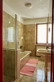 Apartment in a two-family villa with panoramic views of Lake Garda - Image 2