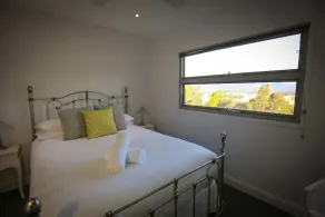 Pindara - Modern, 5 bedroom house with fabulous valley views! - Image 4