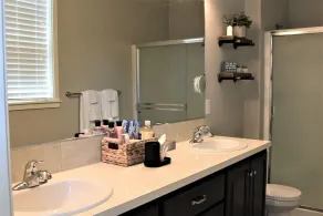 Stylish modern home- explore PNW Hike work from home or explore nearby wineries  - Image 4