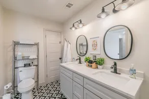 Dogs Welcome+Extended Stay+Charming Home Near Dickies+KING Bed+Fully Furnished - Image 5