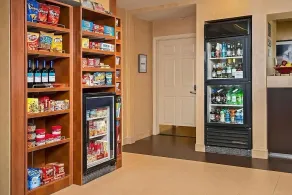 Modern Convenience Meets Comfort in Charleston! Pool, Pets are Allowed Here - Image 2