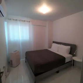 Apartamento con cocina, parking y wifi a minutos de la playa en Arecibo 2105 - Image 3
