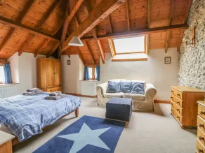 SWALLOWS COTTAGE, pet friendly, luxury holiday cottage in Honiton - Image 4