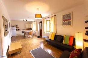 House - Sleeps 6 - Parking - Garden - Image 5