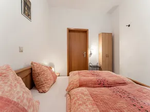 Home for 5 Persons in 1350 Year Old Mosel Town - Image 5