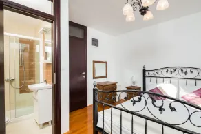 4 star romantic villa, just a minute walk to the beach, heated pool. - Image 4