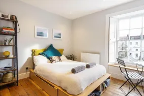 Stylish Flat on Beautiful Clifton Street Parking - Image 5