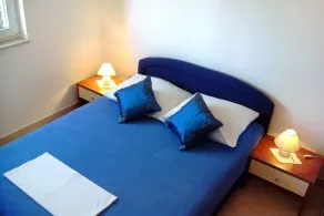 Apartamento para dos personas con balcón y vista al mar Seget Vranjica, Trogir (A-8507-d) - Image 3