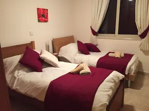 2 Bedroom Ground Floor Apartment Close to Shops, Restaurants, Old Town and beach - Image 5