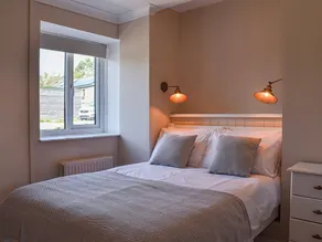A peaceful farm stay within easy reach of stunning beaches and coastline. - Image 4