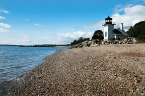Iconic Bristol Ferry Lighthouse - Image 3