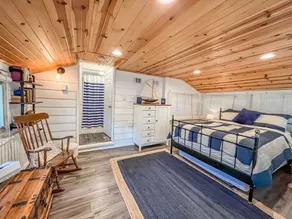 Iconic Cabin Hot tub fire pit lakefront dock pet friendly and more - Image 5