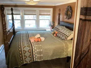 Warm welcoming cozy cottage in the woods - Image 5