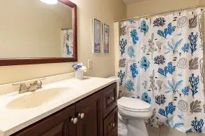 Windward - Enjoy privacy, comfortable living spaces, and easy water access - Image 2