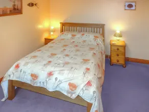 3 bedroom accommodation in Preston, near Weymouth - Image 2