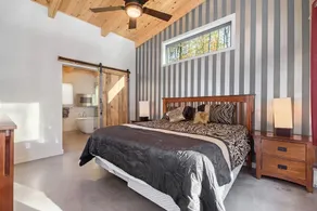 Sandy beach house property in Ottawa Valley - Image 5