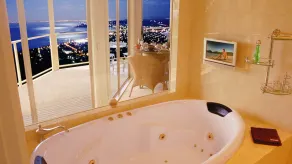Stunning Views at the Skyview Penthouse or cosy romantic Eagle Nest - Image 5