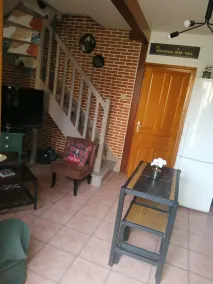 Pleasant town house with fireplace - Image 2