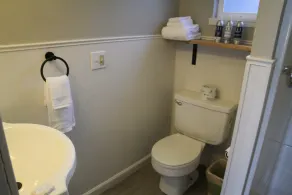 Your Home Away From Home! Pet-friendly, Free Parking, Near Long Beach Boardwalk - Image 4